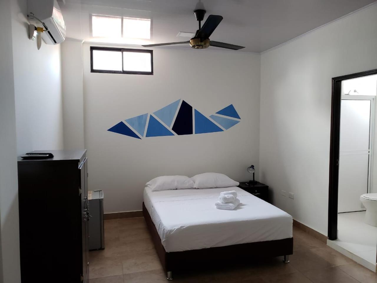 Hotel Puerto Azul Puerto Berrio Exteriör bild